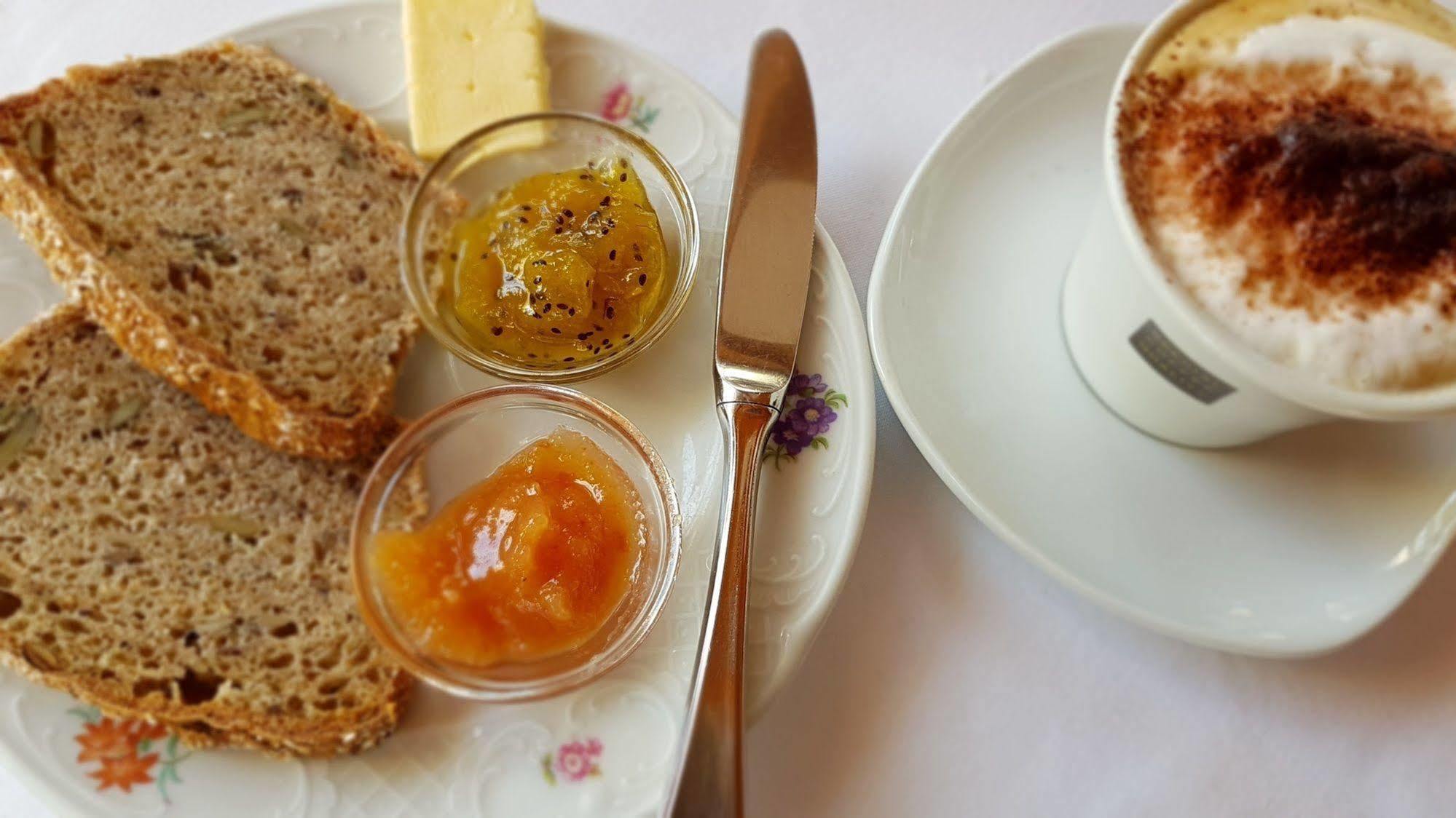 Bed&Breakfast Pension Hilpold Lana Esterno foto