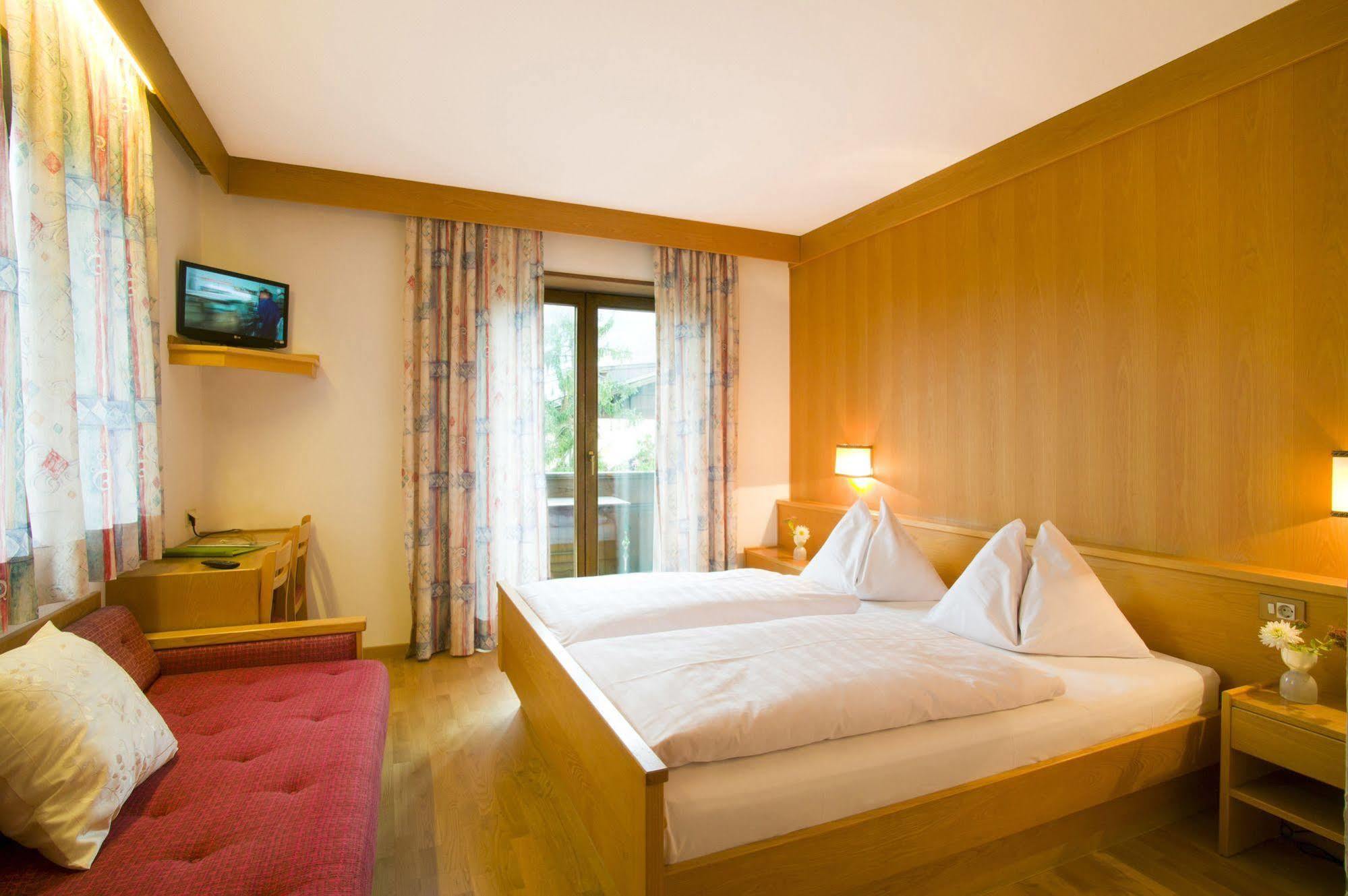 Bed&Breakfast Pension Hilpold Lana Esterno foto