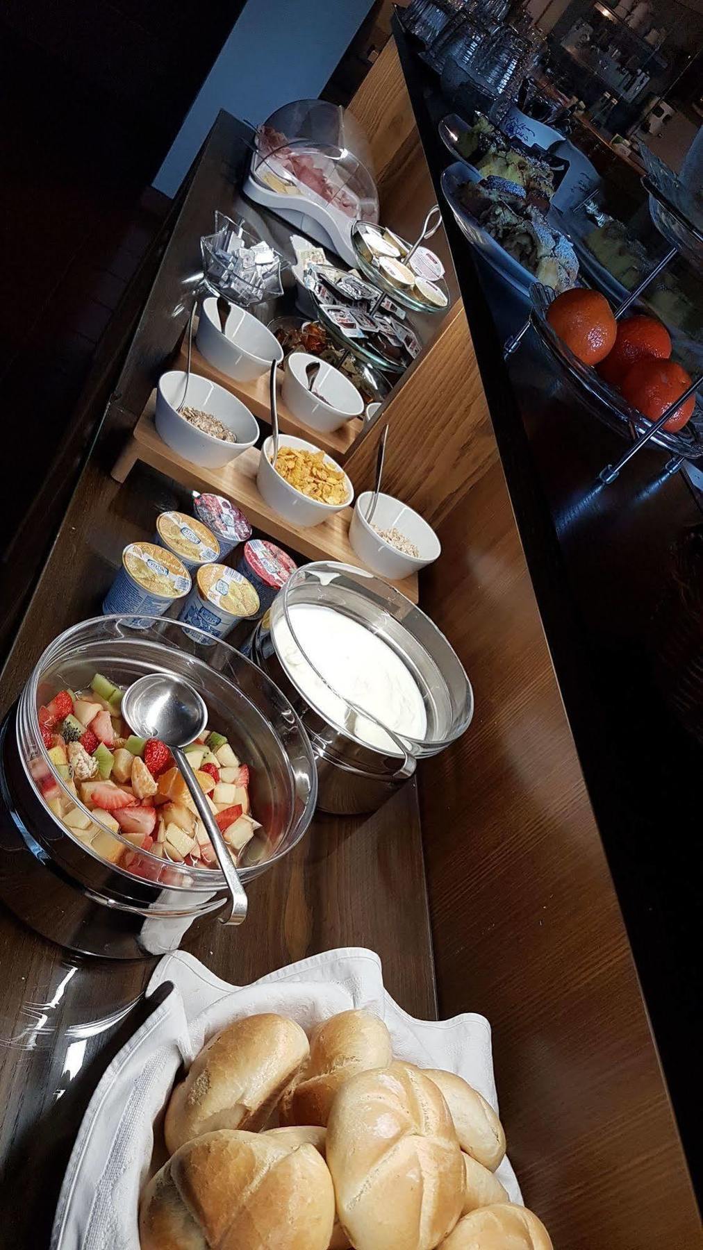 Bed&Breakfast Pension Hilpold Lana Esterno foto