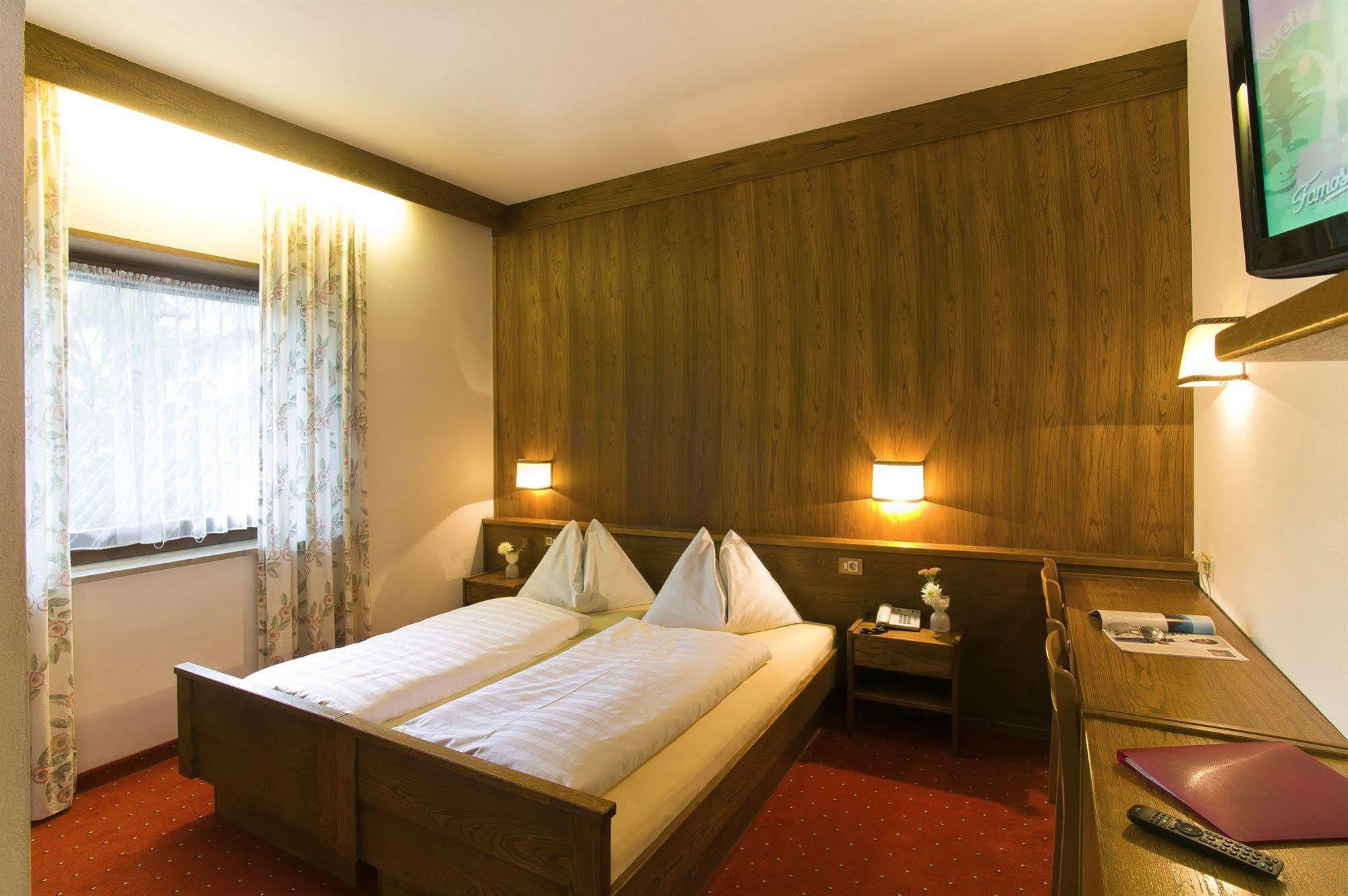 Bed&Breakfast Pension Hilpold Lana Esterno foto