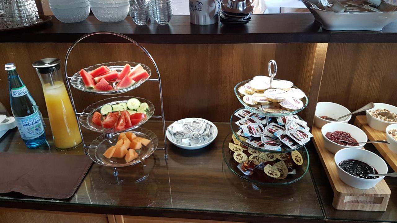 Bed&Breakfast Pension Hilpold Lana Esterno foto